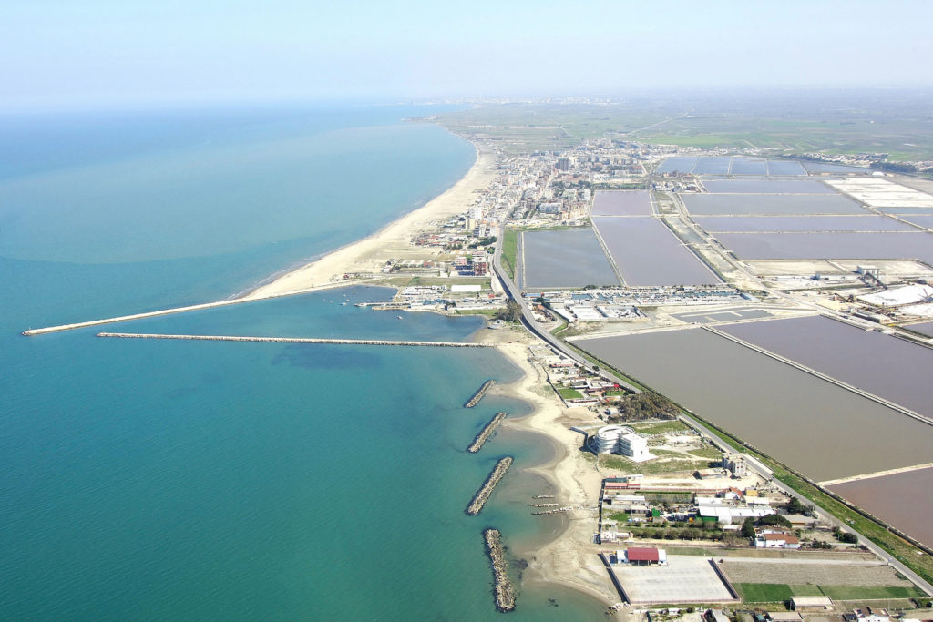 Marchiodoc - Margherita di Savoia
Le vicine Margherita di Savoia e Zapponeta conquistano la bandiera blu 2020. A queste si aggiungono per quest'anno anche altre 13 località pugliesi: Peschici, Polignano a Mare, Carovigno, Ostuni, Fasano, Castro, Otranto, Salve,  Ginosa Marina, Castellaneta e Maruggio.