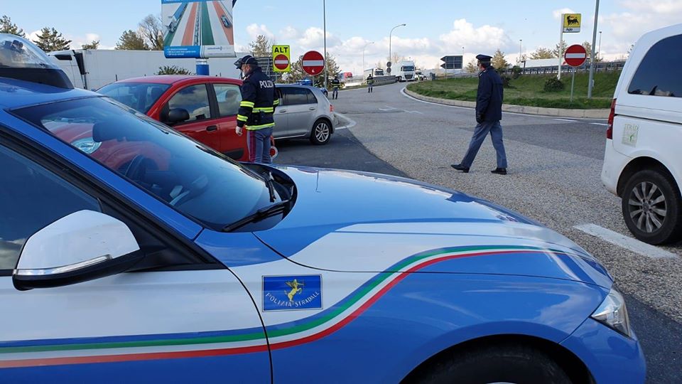 Cerignola, ricercato da 3 mesi ingaggia inseguimento con la polizia, poi si costituisce