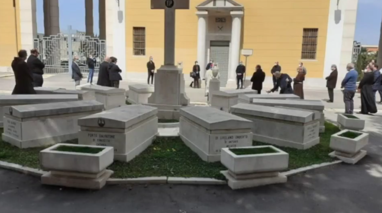 Funerale del parroco con oltre 25 persone: polemiche a Cerignola
