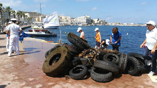 "PFU Zero": 1200kg di pneumatici raccolti dalla Capitaneria di Porto a Margherita di Savoia