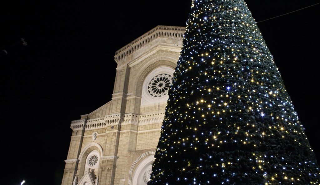 FOTO e VIDEO | Arte ed emozioni: Cerignola accende il Natale in Piazza Duomo