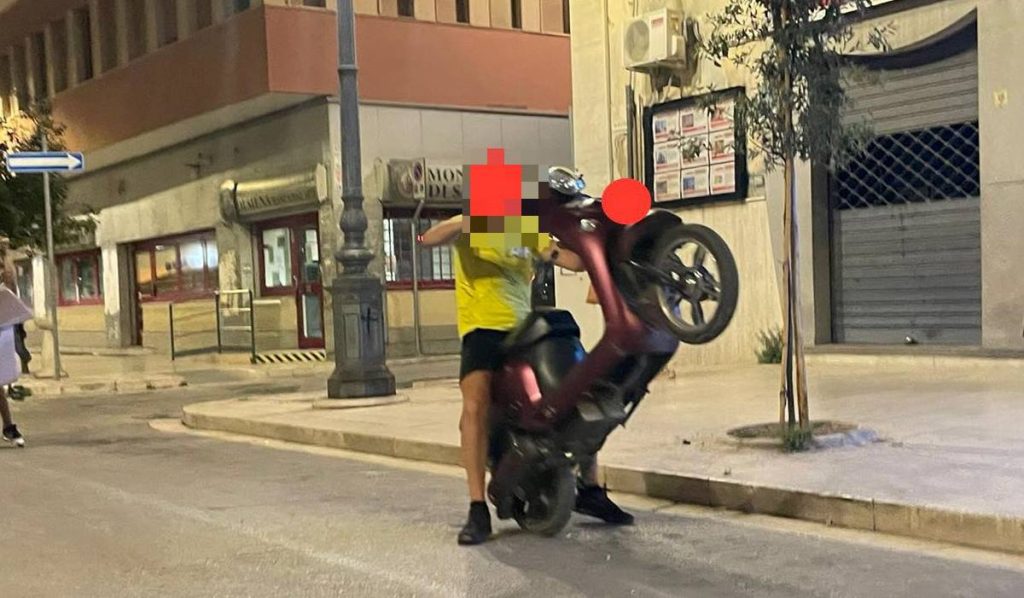 Tolleranza zero per monopattini e bici elettriche: firmata l’ordinanza. E arrivano nuovi vigili