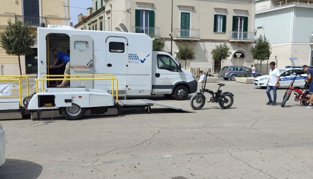 Controlli a tappeto a Cerignola: sequestrate bici elettriche truccate, multe per 50mila euro 