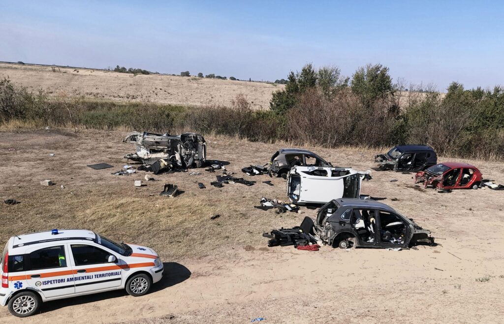 Un altro cimitero di auto rubate e cannibalizzate tra Manfredonia e Cerignola