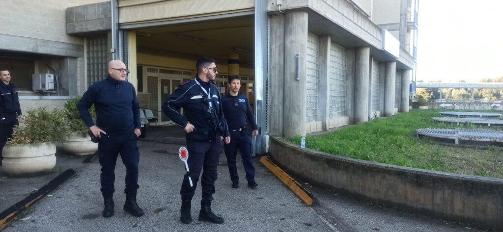 Ospedale Tatarella, arriva il presidio della Polizia Locale: "Ora ciascuno faccia la sua parte" 