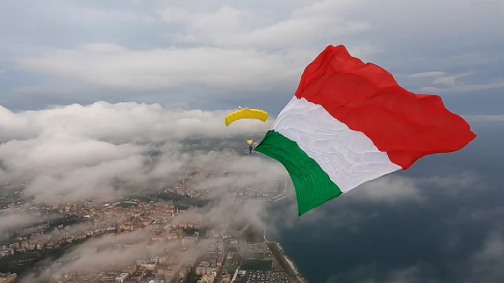 Il tricolore scende dal cielo: il 23 maggio un paracadutista su Cerignola per la Giornata della Legalità