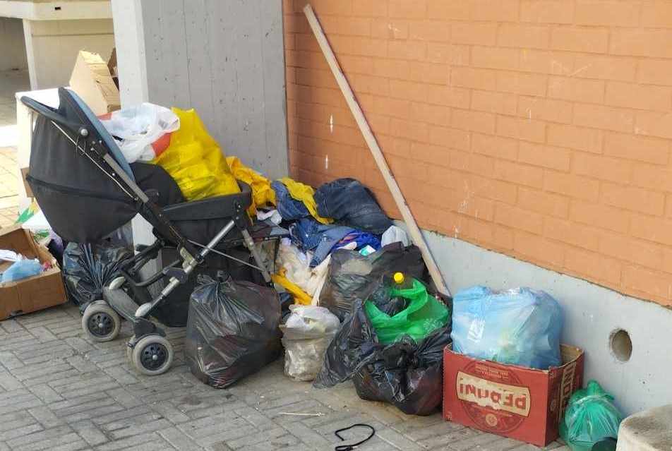 FOTOGALLERY | Abbandoni e degrado in corso Sant'Antonio: residenti stremati 